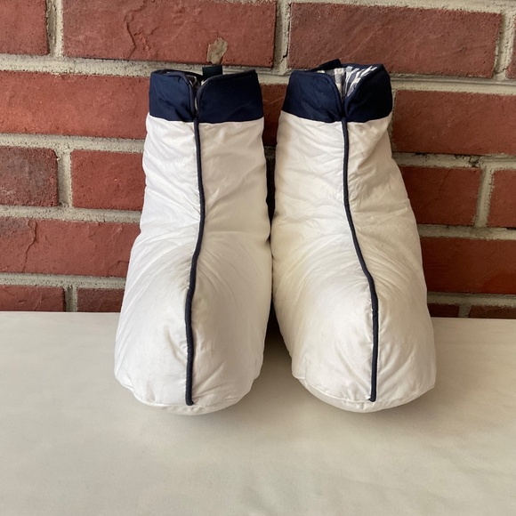 Hastens Down Boots Luxury Slippers Size M NWOT - Picture 11 of 16